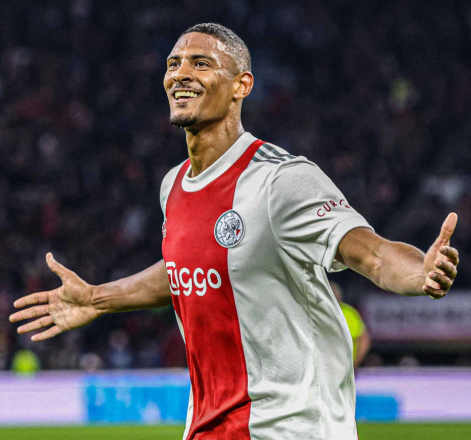 他在中场放 他在中场放